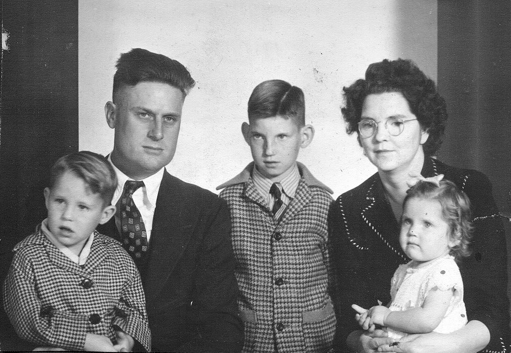 Albert Newby Carter (1916 - 1992) and Maxine Leavitt (1918 - 1996) Family Photo